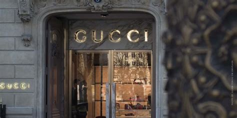 gucci marchio scritto|Storia Maison Gucci: 100 anni della griffe moda .